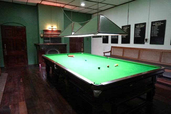 Готель Nuwara Eliya Golf Club Екстер'єр фото